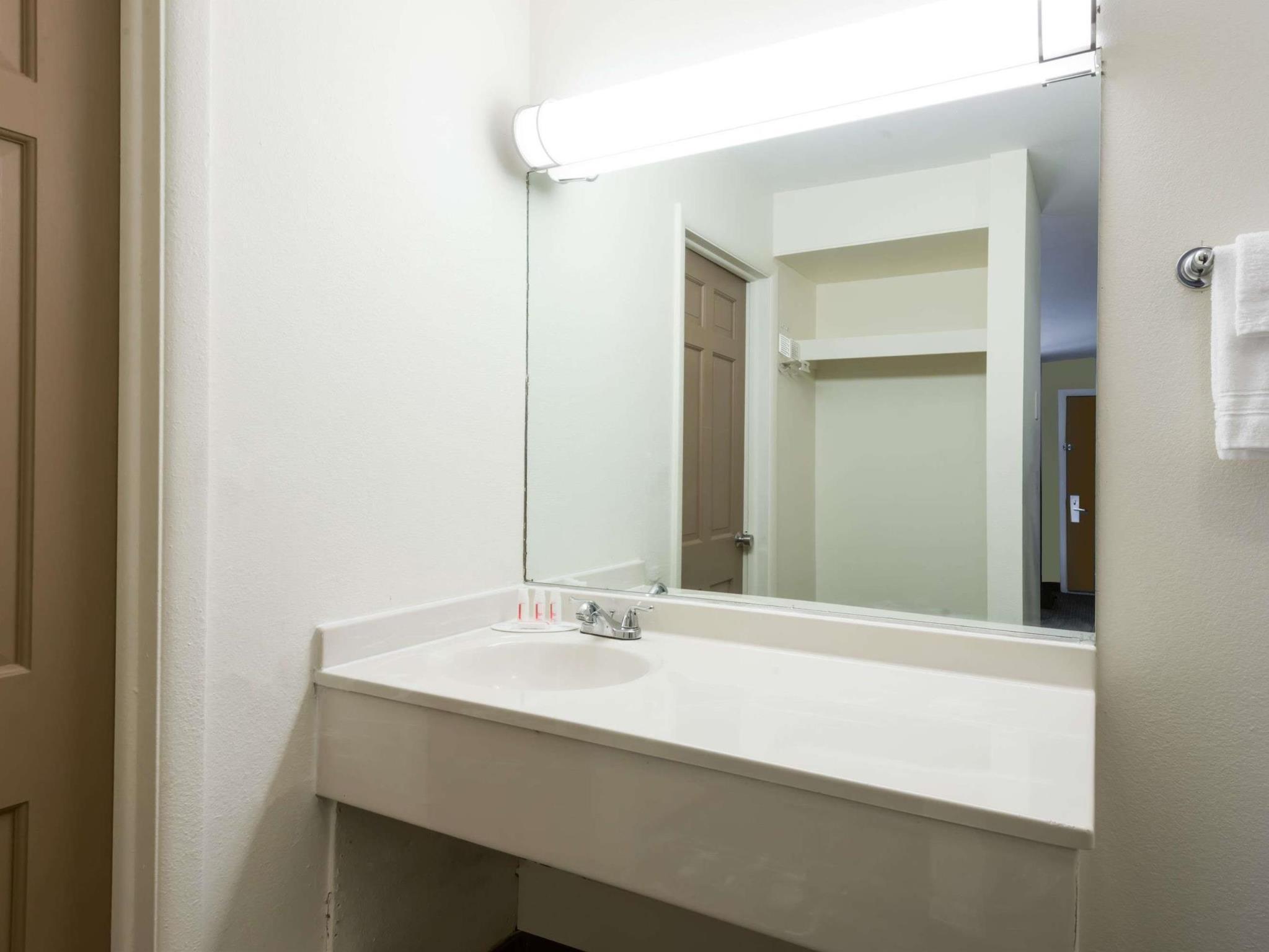 Deluxe Inn & Suites Junction City Esterno foto