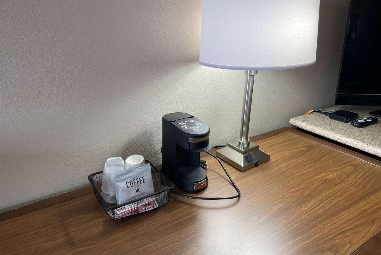 Deluxe Inn & Suites Junction City Esterno foto