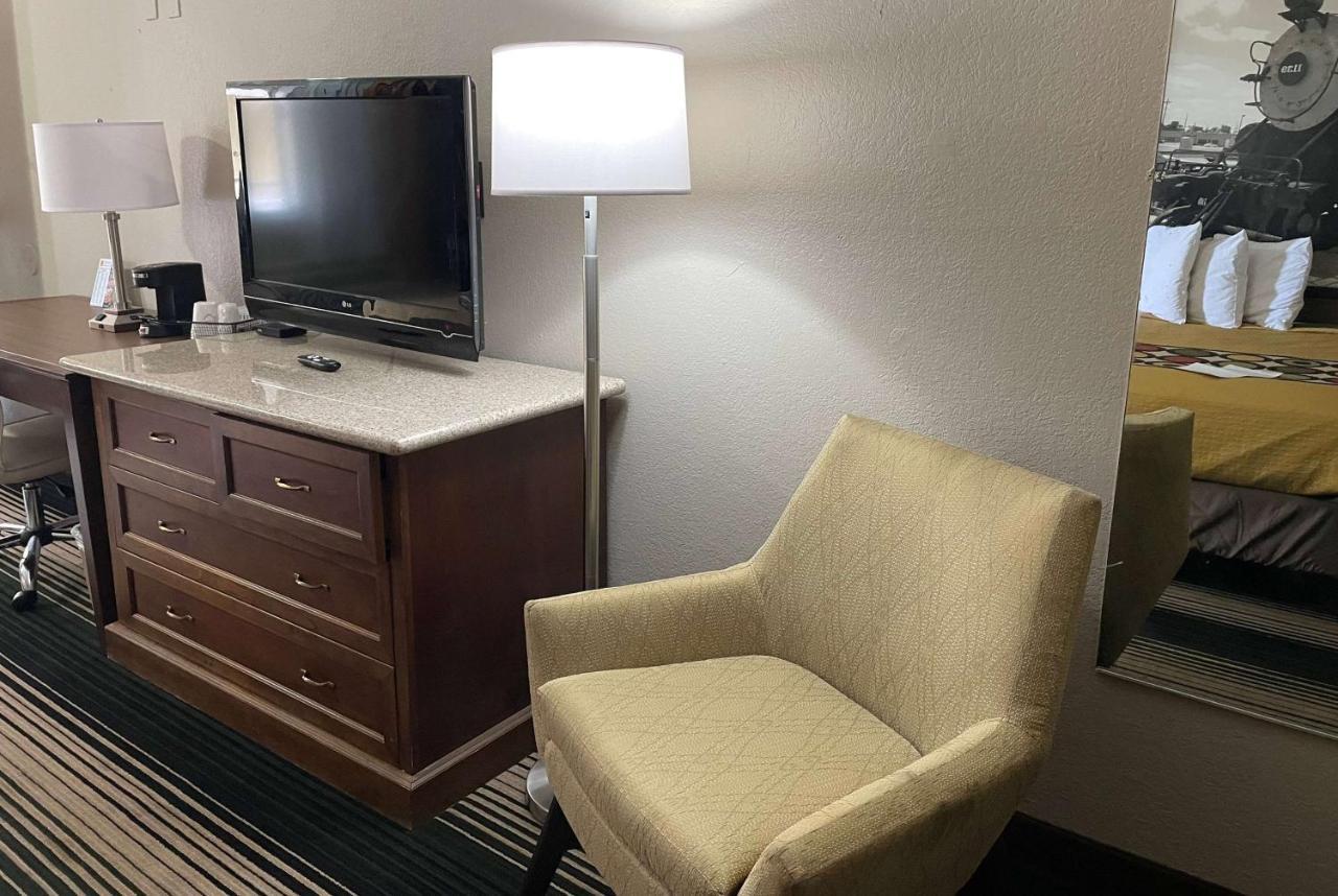 Deluxe Inn & Suites Junction City Esterno foto
