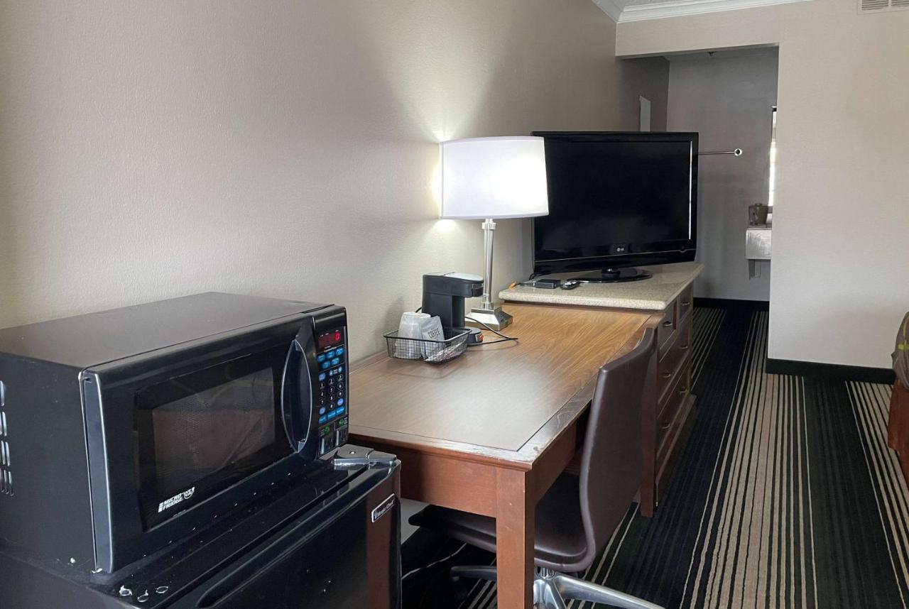 Deluxe Inn & Suites Junction City Esterno foto