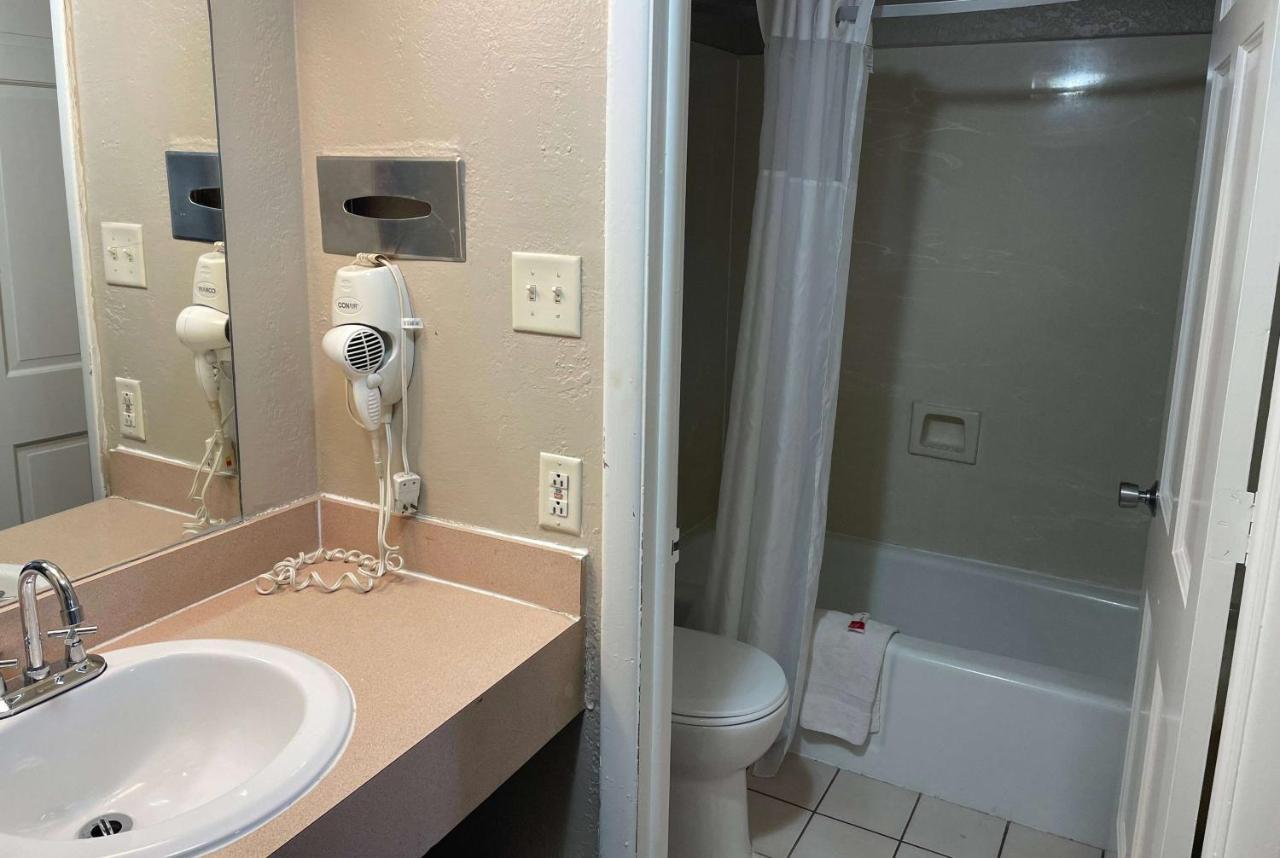 Deluxe Inn & Suites Junction City Esterno foto