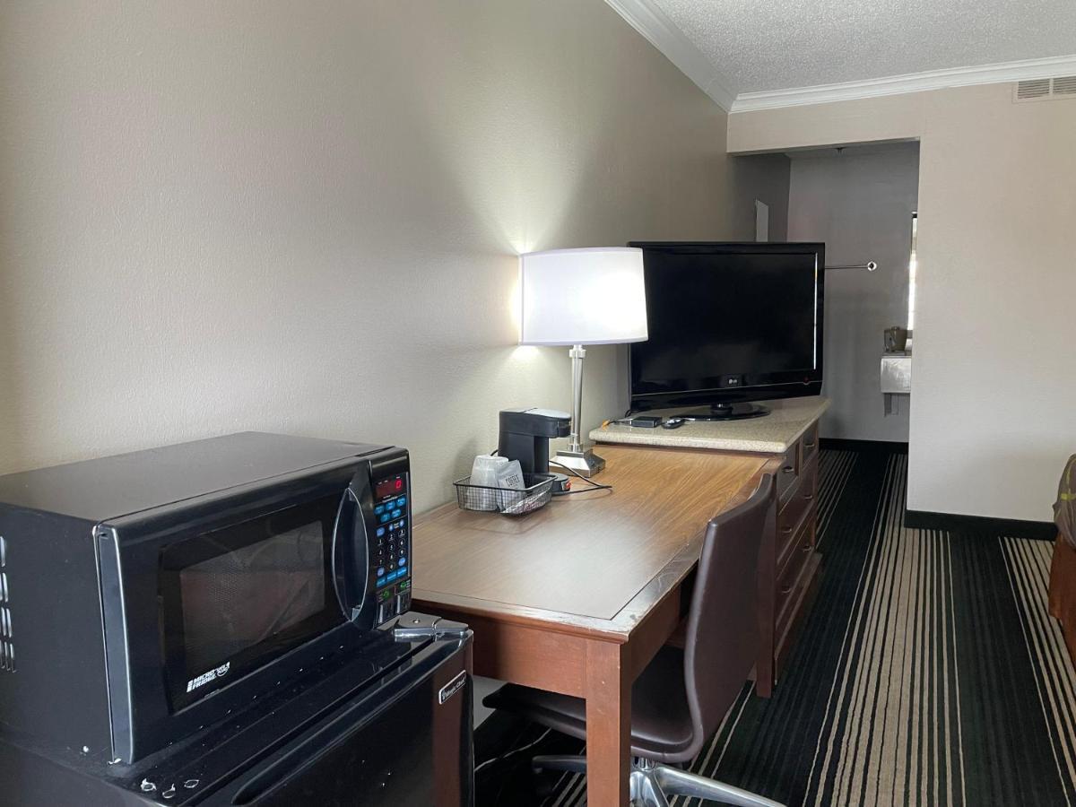 Deluxe Inn & Suites Junction City Esterno foto