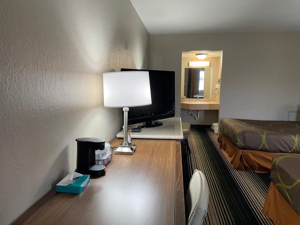 Deluxe Inn & Suites Junction City Esterno foto