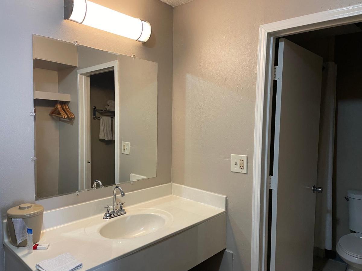 Deluxe Inn & Suites Junction City Esterno foto