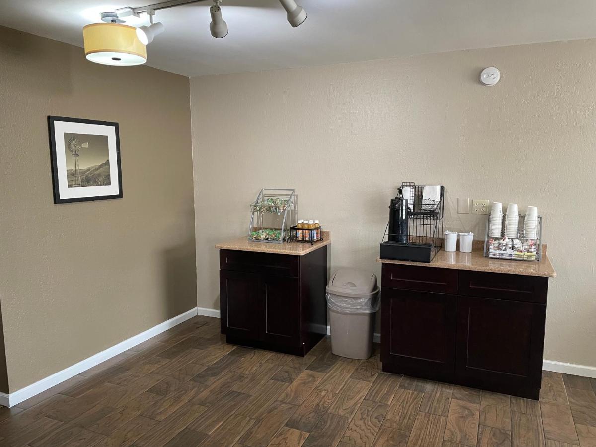 Deluxe Inn & Suites Junction City Esterno foto