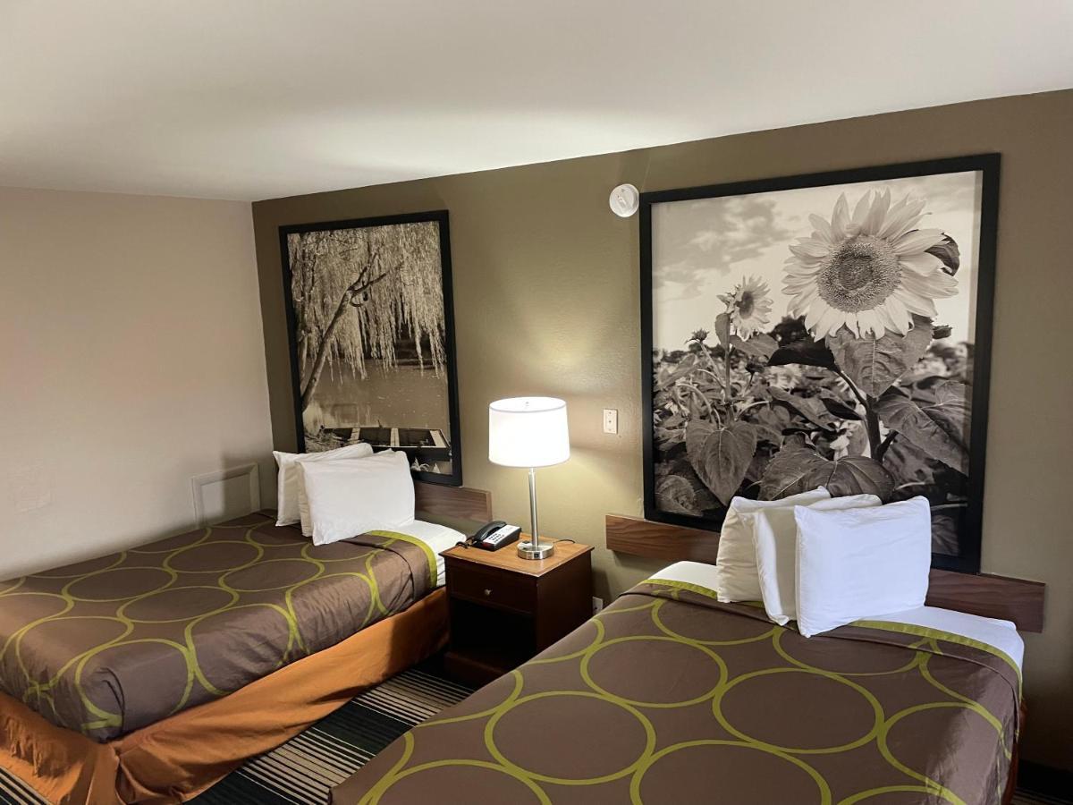 Deluxe Inn & Suites Junction City Esterno foto