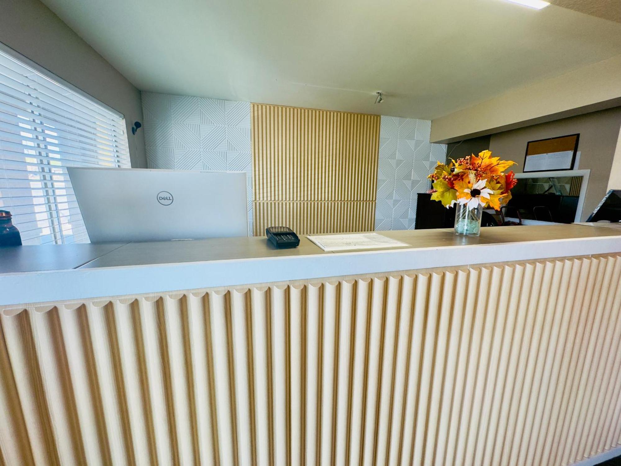 Deluxe Inn & Suites Junction City Esterno foto
