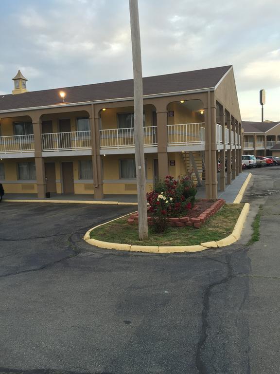 Deluxe Inn & Suites Junction City Esterno foto