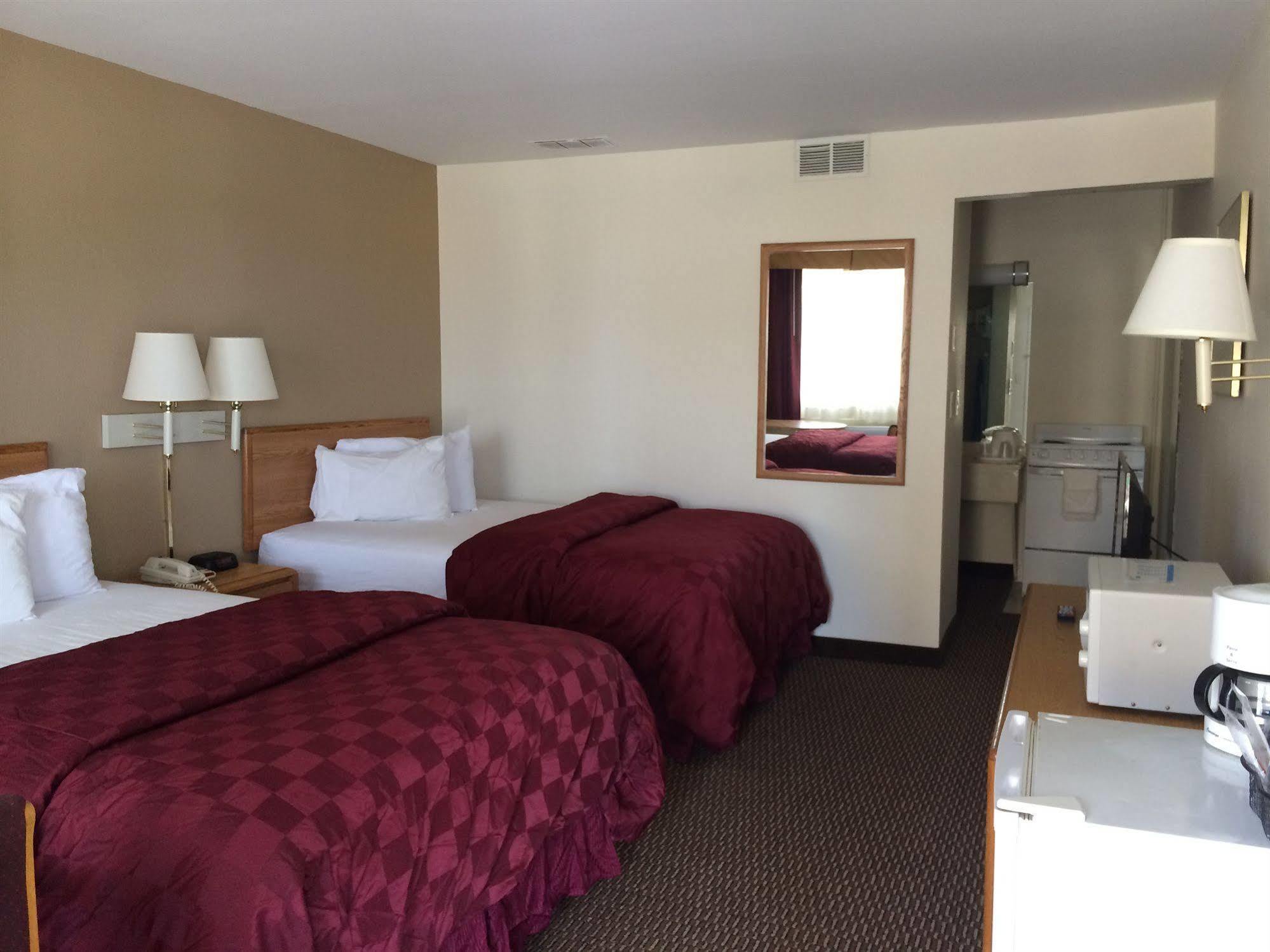 Deluxe Inn & Suites Junction City Esterno foto