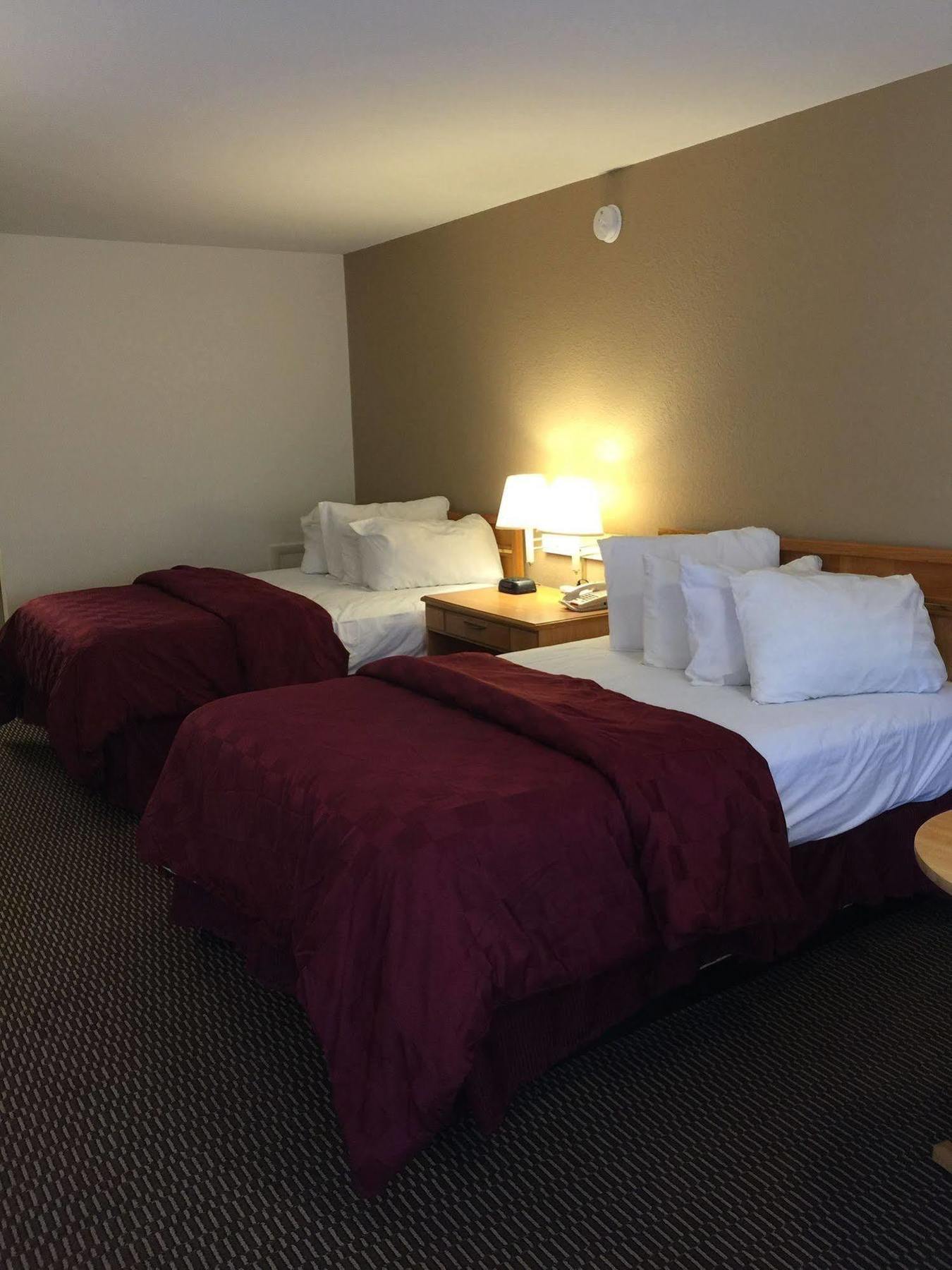Deluxe Inn & Suites Junction City Esterno foto