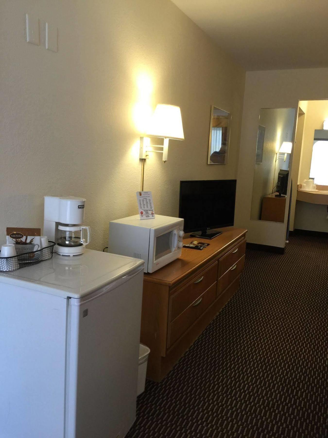 Deluxe Inn & Suites Junction City Esterno foto