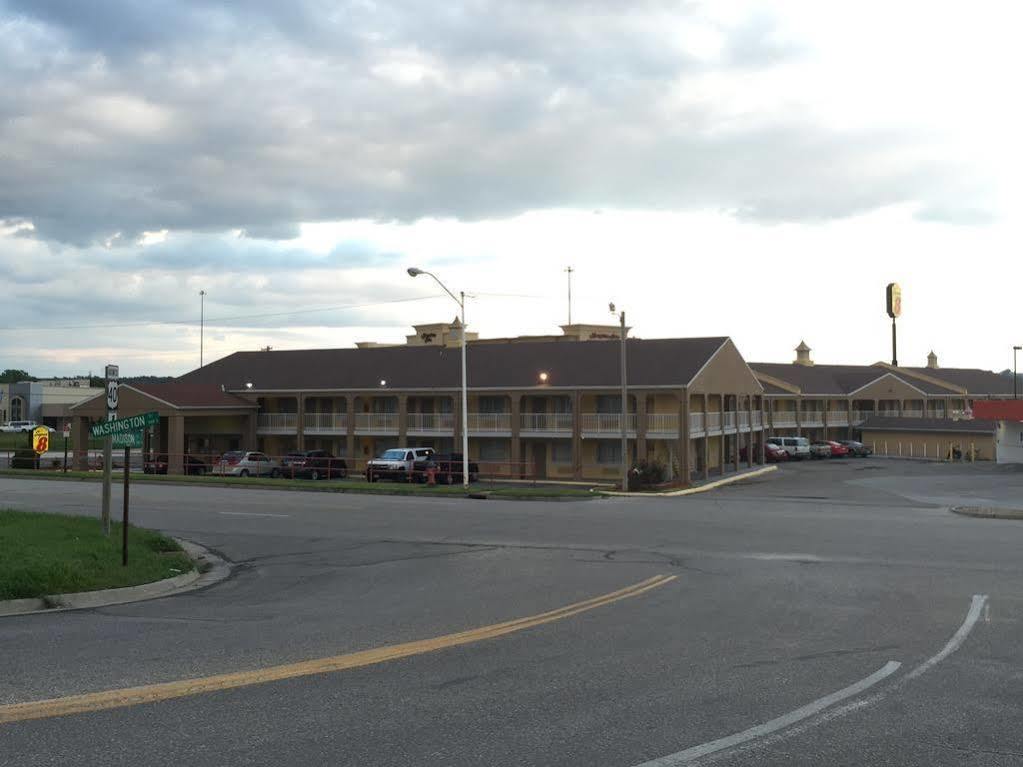 Deluxe Inn & Suites Junction City Esterno foto